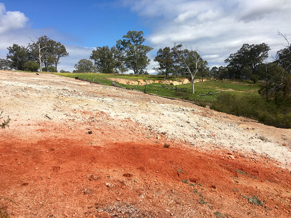 Ngọn lửa ngầm này tồn tại ở độ sâu khoảng 30m dưới mặt đất. Giới khoa học ước tính nó đã cháy được 6000 năm. Dó đó, ngọn lửa Mount Wingen được xem là ngọn lửa than đá lâu đời nhất trên Trái đất.