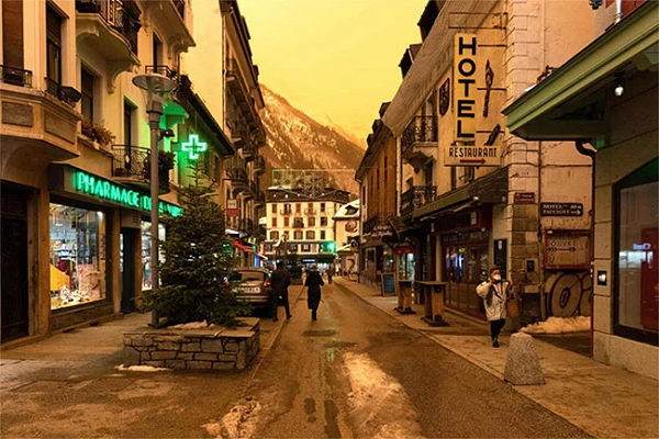 Tại vùng Jungfraujoch của Thụy Sĩ nằm ở độ cao 3.463 m, nồng độ bụi là 744 microgam/m3. Con số này cao hơn nhiều so với mức trung bình cả năm ở đây, 10 microgam/m3.