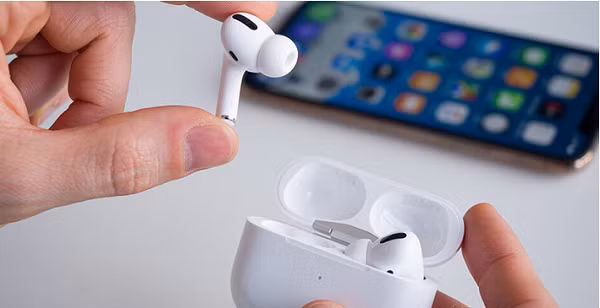 Apple cũng sẽ nâng cấp dòng tai nghe, trong đó AirPods được cho là sẽ kế thừa thiết kế của AirPods Pro.