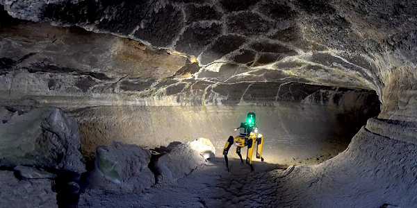 Hơn 60 nhà khoa học và kỹ sư trong nhóm CoSTAR (Collaborative SubTerranean Autonomous Resilient Robots) đã trang bị cho Au-Spot hệ thống cảm biến và phần mềm được nối mạng. Nhờ đó giúp nó quét, điều hướng và lập bản đồ khu vực xung quanh một cách an toàn, tự động.