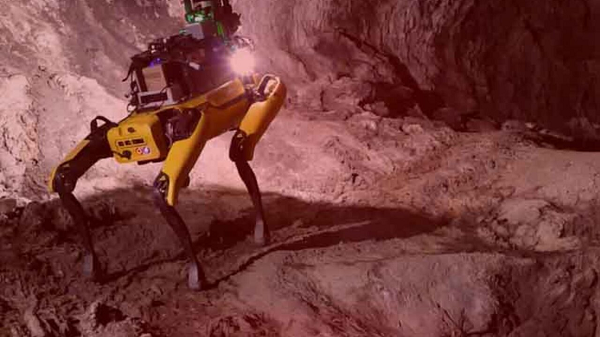 Bên cạnh đó, một module cũng cho phép robot có thể truyền dữ liệu lên mặt đất trong khi đang thám hiểm bên dưới.