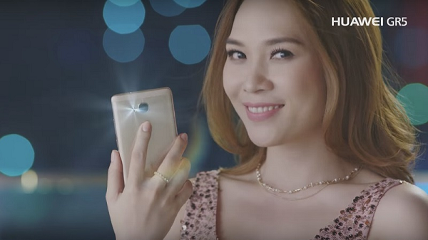 Máy được trang bị vi xử lý Qualcomm 616 8 lõi, gồm 4 lõi tốc độ 1,5GHz và 4 lõi 1,2GHz, RAM 2GB, bộ nhớ trong 16GB, khe cắm thẻ tối đa 128GB.