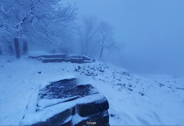 Đặc biệt là mùa đông, không khí âm u và vắng lặng đến đáng sợ nao lòng.