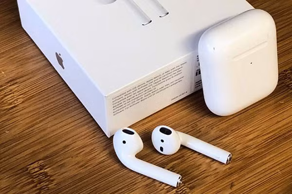Thú vị ở chỗ không chỉ Ben Hsu bình an vượt qua sự cố lần này, mà cả chiếc AirPods của anh cũng vậy, cũng vẫn hoạt động ngon lành sau khi được gắp ra ngoài.