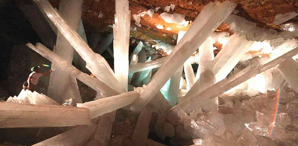 Môi trường bên trong dần trở về trạng thái nguyên bản, cho phép các tinh thể pha lê tiếp tục phát triển.