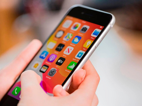 Theo ghi chú của Yang được Apple Insider trích dẫn lại, chuỗi cung ứng đang phát triển một phiên bản iPhone giá rẻ, sẽ ra mắt trong nửa đầu năm 2022.