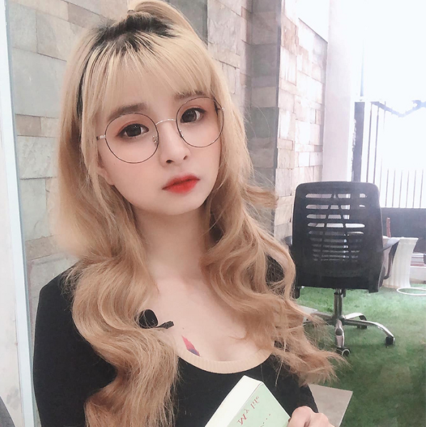 Bé Chanh còn kêu gọi cộng đồng mạng chung tay giúp đỡ, không phát tán nội dung nhạy cảm làm ảnh hưởng xấu đến danh dự của cả hai.