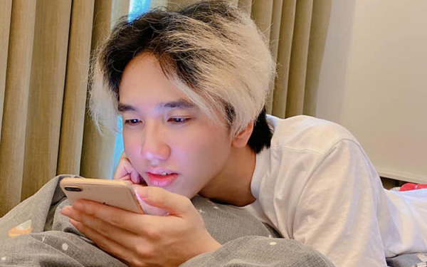 Về lý do đoạn clip này được phát tán thì Bé Chanh cho rằng đó là do vô tình điện thoại bị hỏng nhưng lại chưa xóa đi và đã bị phát tán trên mạng. Bé Chanh cũng xác nhận rằng dù không còn bên nhau nữa nhưng hiểu được áp lực mà cô chịu đựng nên đã chủ động an ủi, động viên.