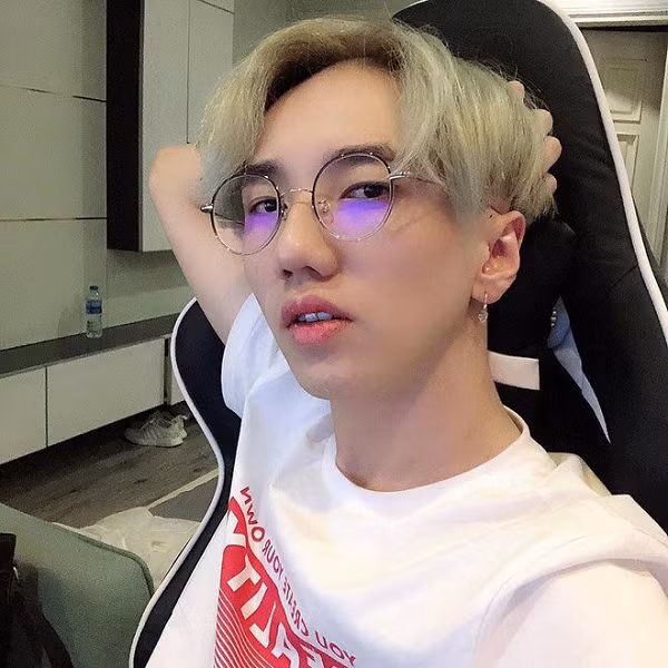 Anh chàng chia sẻ rằng: "Cách đây 2 năm, khi Chanh và Mèo yêu nhau, tụi mình cũng chỉ như một số người trẻ khác, trong những giây phút tuổi trẻ muốn lưu lại những khoảnh khắc 'tình yêu' khi ở bên nhau."