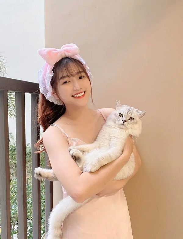 đầu năm 2020, cô nàng An Vy của FapTV bắt đầu thử sức với công việc streamer – một ngành nghề đang khá hot hiện nay.