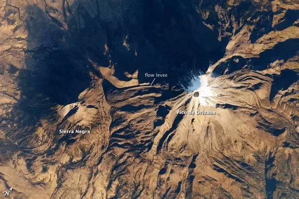 Trong nhiều năm, các nhà khoa học đã thăm dò dọc sườn núi này để tìm kiếm manh mối về cách có thể bắt đầu sự sống trong một khí hậu khắc nghiệt như trên sao Hỏa. Những gì họ tìm thấy ở đây ở rìa cực hạn của sự sống có thể khuyến khích những thế hệ kế tiếp tìm hiểu thêm về cách sinh tồn trên sao Hỏa.