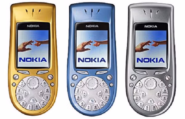 Mẫu điện thoại "huyền thoại" này từng được giới thiệu vào năm 2013, sở hữu thiết kế Candybar và chạy hệ điều hành Symbian S60.