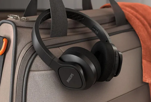 Philips A4216 có thời gian nghe nhạc đến 35 giờ, sạc nhanh 15 phút cho 2 giờ nghe và đáp ứng rất tốt nhu cầu tập thể thao nhờ chuẩn IP55. Micro có chức năng khử tiếng vọng cho các cuộc gọi rõ ràng hơn.