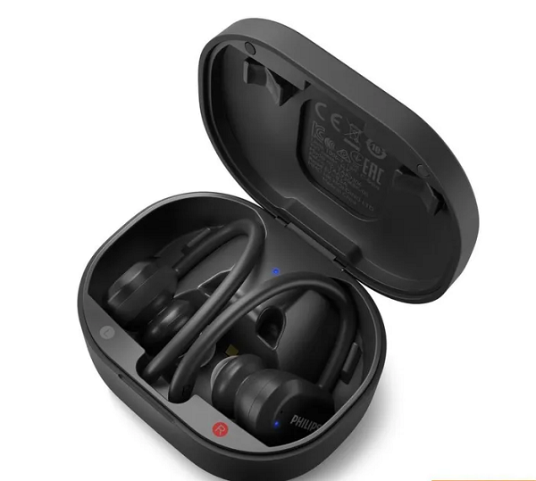 Móc tai trên tai nghe có thể tháo rời, cùng nhiều màu sắc khác nhau, tiêu chuẩn chống nước/bụi IP57, có thể ngâm dưới nước 1 mét trong 30 phút. Hai micro được trang bị để đem lại chất lượng đàm thoại rõ ràng. Thời lượng pin lên đến 6 giờ và hộp sạc cung cấp 18 giờ. Khả năng sạc nhanh đem đến 1 giờ phát nhạc chỉ trong 15 phút.