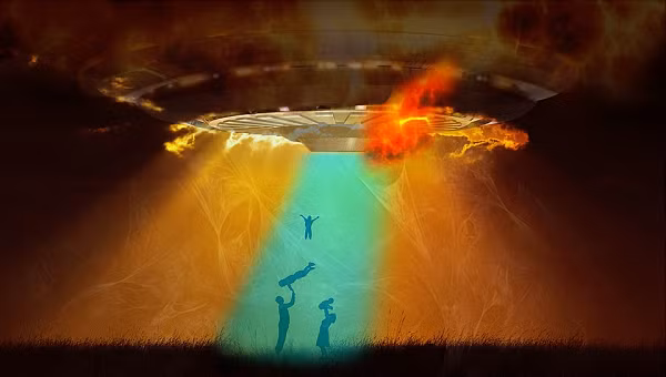 Travis tò mò tiến lại gần phi thuyền, một chùm ánh sáng từ đó chiếu thẳng vào người khiến anh bị thương. Những người khác bỏ chạy tán loạn khi chứng kiến vụ việc vì sợ phải gánh chịu kết quả tương tự.