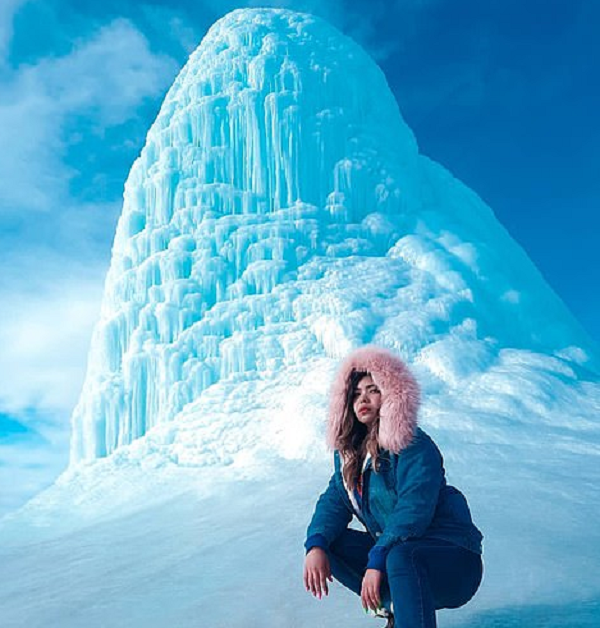 Tuy nhiên, nhờ cấu trúc độc đáo mà ngọn núi lửa băng trông giống như một ngọn núi lửa thu nhỏ, chỉ thay vì dung nham nóng, nó phun ra nước.