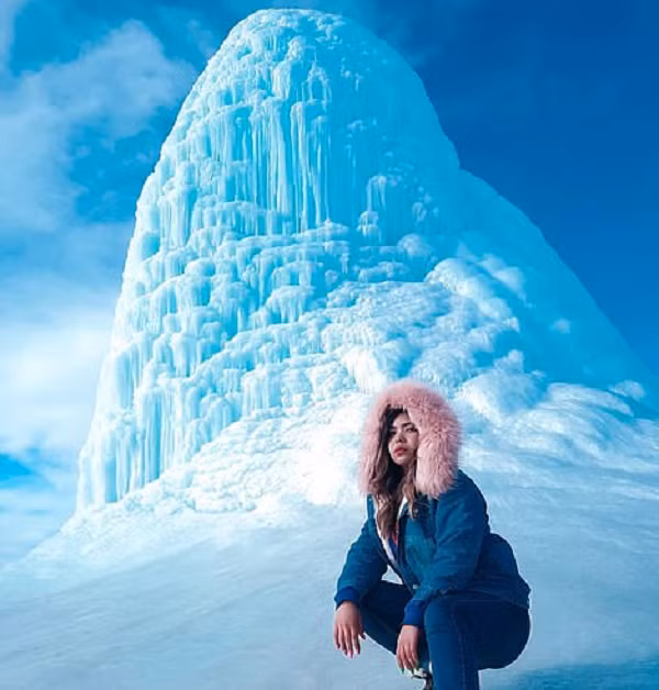 Tuy nhiên, nhờ cấu trúc độc đáo mà ngọn núi lửa băng trông giống như một ngọn núi lửa thu nhỏ, chỉ thay vì dung nham nóng, nó phun ra nước.