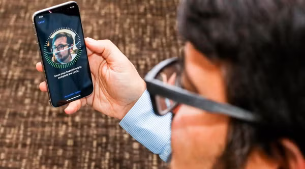 Hàng loạt smartphone và ứng dụng dịch vụ tài chính bị qua mặt bởi mẫu kính đặt biệt được tạo ra từ AI.