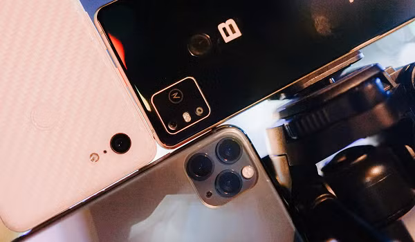 Cũng theo CEO BKAV, ông tự hào là công ty đầu tiên trên thế giới, đưa ra khái niệm AI Camera trên smartphone với màn ra mắt Bphone 2017 và tiên phong trong sử dụng "nhiếp ảnh điện toán" để vượt qua các giới hạn của phần cứng.