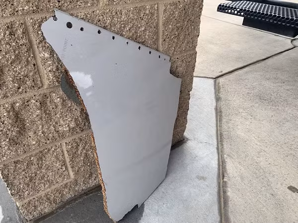 Phi công của chiếc Boeing 777-200 đã ngay lập tức gửi tín hiệu khẩn cấp đến đài kiểm soát không lưu, nhưng cuối cùng cũng tìm cách hạ cách an toàn xuống sân bay ngay sau đó. Theo báo cáo, không có thiệt hại nào về người sau sự cố.