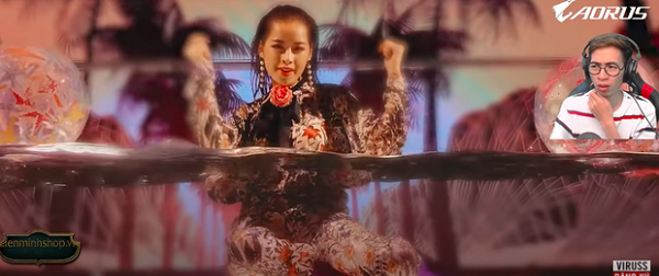 Ngay lập tức, nam streamer đã để lại bình luận bên dưới bài đăng của "đàn chị: "Em cảm ơn chị về tất cả những thông tin và góp ý, em đọc và ghi nhận toàn bộ ạ. Trước hết nếu như trong phần em reaction có làm gì ảnh hưởng đến chị hoặc làm chị buồn thật lòng em rất xin lỗi, chị chủ động nói cho em biết những gì chị suy nghĩ đã là quá quý hóa rồi ạ".