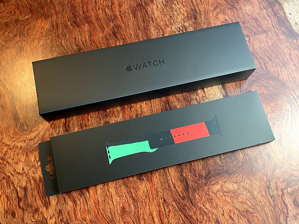 Bộ sưu tập bao gồm một phiên bản giới hạn Apple Watch Series 6, dây đeo Black Unity Sport Band và một mặt đồng hồ Unity tùy chỉnh.