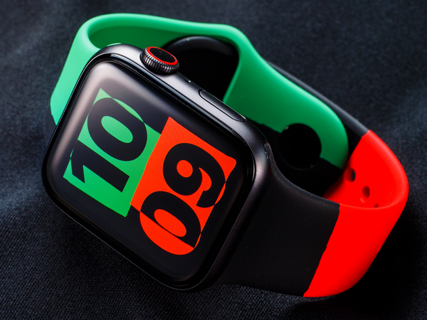 Đúng với phong cách của "Black History Month", Apple Watch Series 6 Black Unity sử dụng ba tông màu chủ đạo là màu đỏ, màu xanh và màu đen, kết hợp lại theo một cách hòa hợp theo cảm hứng từ cờ của Liên Phi (Pan-African).