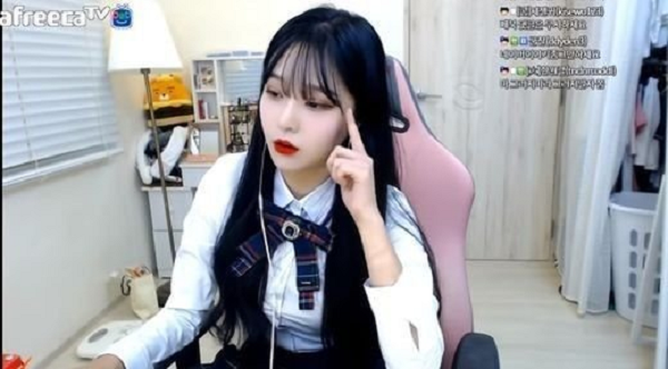  Park Min Jung là một ngôi sao đang lên trong cộng đồng live-stream Hàn Quốc nhờ vẻ đẹp ngọt ngào.