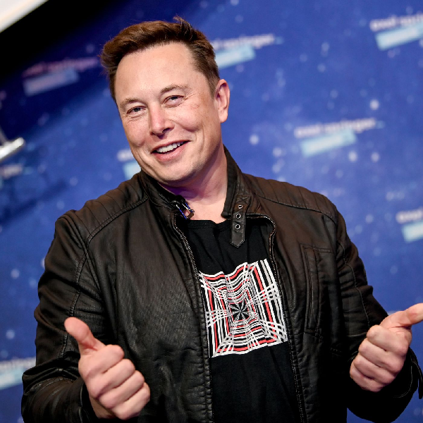 Tỷ phú Elon Musk thậm chí đành bại hai nhân vật trên khi nói đến sự đa dạng tuуệt đối của việc học.
