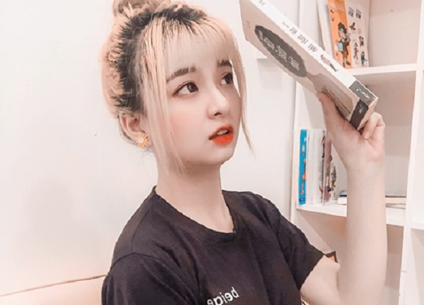 Mới đây, khi đọc được dòng bình luận của một người dùng mạng có nội dung 'Chắc mình tôi không thích chị này', Mèo 2k4 đã lập tức quay clip phản hồi.