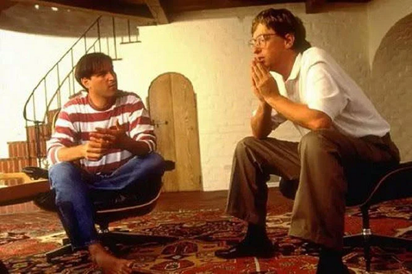 35 năm sau đó, chuột trở thành một thứ không thể thiếu với máy tính, mặc dù hiện nay, sự phát triển của màn hình cảm ứng khiến cho vai trò của thiết bị ngoại vi này có đôi phần mờ nhạt đi.