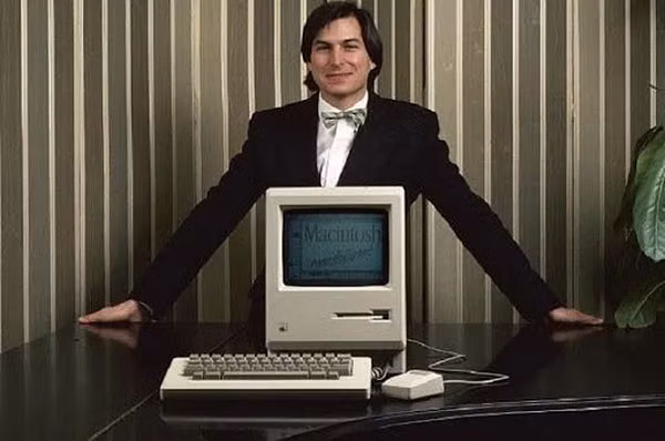 “Chúng ta sẽ sử dụng máy tính tại nhà, để giải trí”: Năm 1985, Steve Jobs nói vời PlayBoy rằng việc sử dụng máy tính cá nhân sẽ len lỏi vào từng căn nhà. Ở thời điểm này, máy tính được sử dụng phần lớn bởi các công ty, trường hợp và một số doanh nhân điều hành kinh doanh tại nhà.