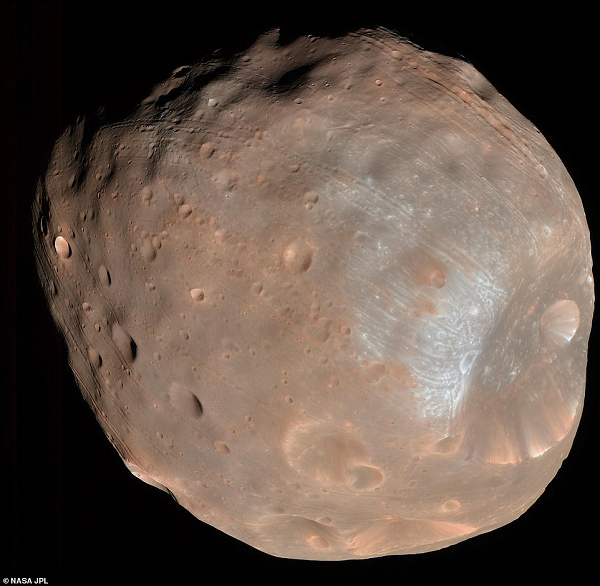 Một trong hai vệ tinh của Sao Hỏa, Phobos, được camera HiRISE ghi lại vào năm 2008.