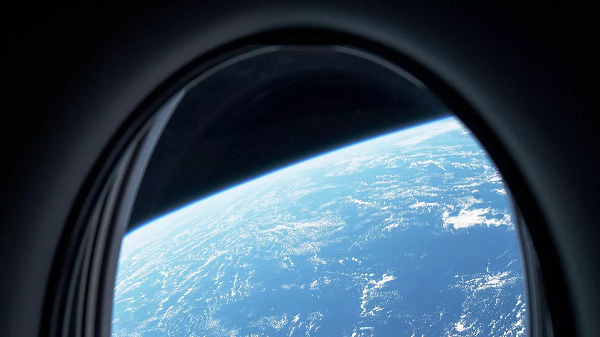 Công ty cho biết tên của các khách du lịch vũ trụ sẽ được công bố trong vòng một tháng. Mọi công tác chuẩn bị cho chuyến bay sẽ do SpaceX tiến hành.