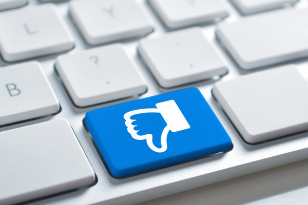 Cộng với việc Apple đang “nhân cơ hội” đặt câu hỏi về việc Facebook sử dụng dữ liệu người dùng để quảng cáo trúng mục tiêu, mô hình kinh doanh của nền tảng truyền thông xã hội này tiếp tục phải đối mặt với những thách thức mới.