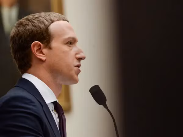 Zuckerberg và các CEO của Twitter, Alphabet sẽ tham dự một phiên điều trần mới vào tháng 3 để trả lời câu hỏi từ các nhà lập pháp về việc lan truyền thông tin sai lệch trực tuyến và trách nhiệm của nền tảng này.