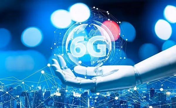 Apple ngày càng thể hiện chủ trương tự chủ về công nghệ của mình. Hãng đã tự thiết kế bộ vi xử lý chính cho iPhone, iPad và MacBook. Tim Cook cũng tăng cường việc làm chủ công nghệ về màn hình, máy ảnh, chip không dây cho AirPods, Apple Watch...