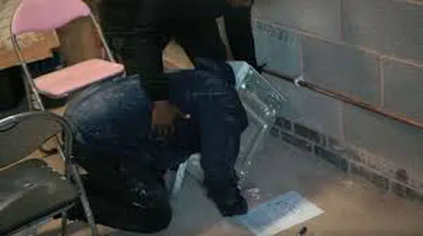 Đội cứu hỏa đã phải rất vất mới giải cứu được Jimmy.