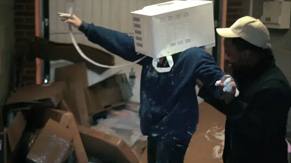 Mặc dù được giải cứu sau 1 tiếng đồng hồ, nhưng trò nghịch dại của Jimmy đã thực sự khiến đội cứu hỏa thành phố phát hoảng.