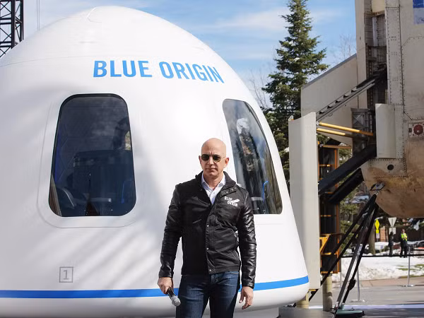 Blue Origin ra đời năm 2000, trước SpaceX năm 2002. Tuy nhiên, công ty của Jeff Bezos chỉ mới phóng thử nghiệm một số vệ tinh.