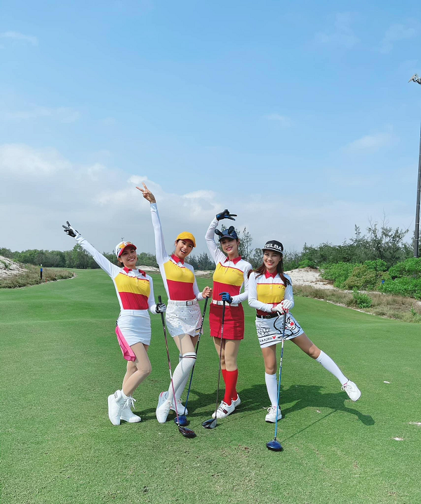 The Sang invitational 2021 quy tụ gần 300 golfers là các doanh nhân, lãnh đạo của các cơ quan, doanh nghiệp trong và ngoài tỉnh Quảng Bình.