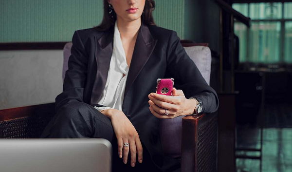 Hệ điều hành của XOR được phát triển riêng không phụ thuộc vào bất kỳ nhà sản xuất nào. Thêm nữa, giao diện người dùng cũng lần đầu tiên xuất hiện, được thiết kế riêng biệt.