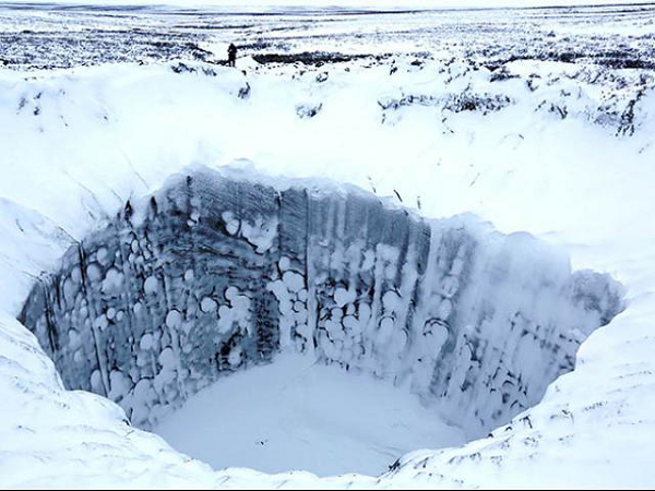 Những hố chứa khí methane là một dấu hiệu đáng lo ngại cho thấy vùng cực Bắc của Trái đất đang trải qua những biến đổi to lớn. Những thay đổi này bao gồm băng trên bề mặt biến mất, sự hình thành và biến mất của nhiều hồ nước, cùng sự xói mòn của nhiều bờ sông.