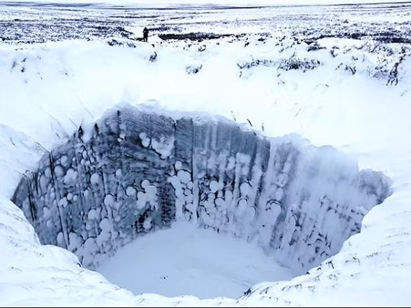 Những hố chứa khí methane là một dấu hiệu đáng lo ngại cho thấy vùng cực Bắc của Trái đất đang trải qua những biến đổi to lớn. Những thay đổi này bao gồm băng trên bề mặt biến mất, sự hình thành và biến mất của nhiều hồ nước, cùng sự xói mòn của nhiều bờ sông.