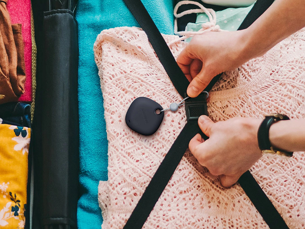 Để việc dẫn đường trở nên dễ dàng hơn, công nghệ AR và âm thanh còn được tích hợp vào trong bản đồ giúp người dùng dễ hình dung vị trí cần tìm kiếm. Dịch vụ cũng mang tới tính năng AR Finder, cho phép các smartphone Galaxy được trang bị công nghệ UWB phát đi các tin nhắn ảo để người dùng smartphone Galaxy khác biết rằng họ đang tìm đồ bị thất lạc.