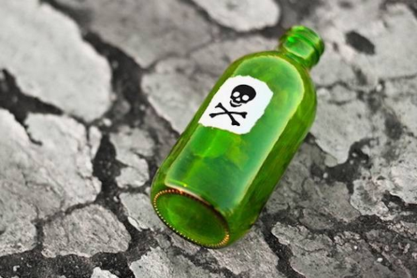 Khi đó, để pha loãng dung dịch này bạn cần phải trang bị áo, tấm bảo vệ mặt, găng tay và tạp dề PVC rồi cho từ từ axit vào nước, khuấy đều, tuyệt đối không được làm ngược lại nếu không sẽ rất nguy hiểm.