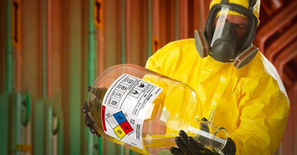 Trái với bazo, dung dịch axit có độ pH bé hơn 7 khi hòa tan trong nước và mỗi loại axit lại có một chỉ số pH riêng cho biết sự mạnh yếu của chúng, chỉ số pH càng nhỏ thì độ axit càng mạnh và ngược lại.