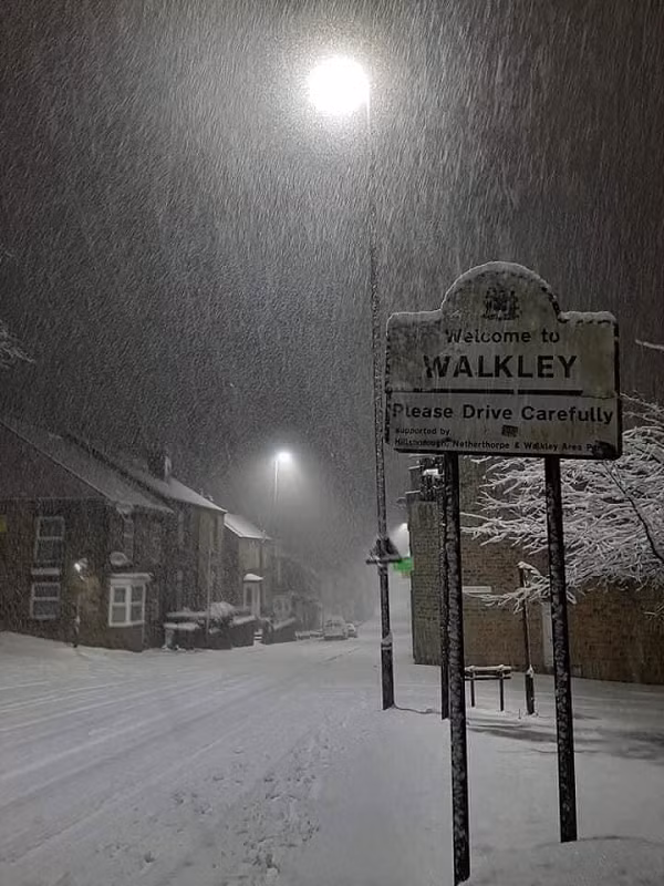  Walkley là một vùng ngoại ô của Sheffield (Anh), phía tây của Burngreave , phía nam của Hillsborough và phía đông bắc của Crookes .