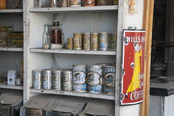 Bodie trở nên nổi tiếng bởi bạo lực và tình trạng tội phạm nhức nhối như giết người, đấu súng, cướp xe ngựa thường xuyên xảy ra, kinh doanh nhà thổ, đánh bạc, buôn thuốc phiện phổ biến.