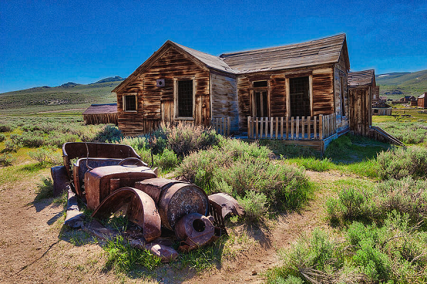 Tương truyền, thị trấn Bodie có một lời nguyền, trong đó nói rằng bất cứ ai lấy bất kỳ thứ gì từ thị trấn đều gặp xui xẻo. "Quà lưu niệm" mà du khách, người dân ghé thăm lấy đi lần lượt đều được gửi ngược trở về trạm kiểm lâm địa phương cùng với một bức thư xin lỗi.